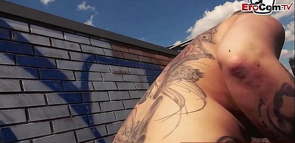  EroCom Date - Deutsche Tattoo Amateur Teen abgeschleppt und öffentlich gefickt auf der Straße POV